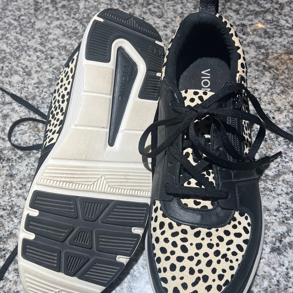 Vionic Remi Spot Animal Print Black cream Suede Leather Sneaker women’s Sz 10 - Picture 6 of 9